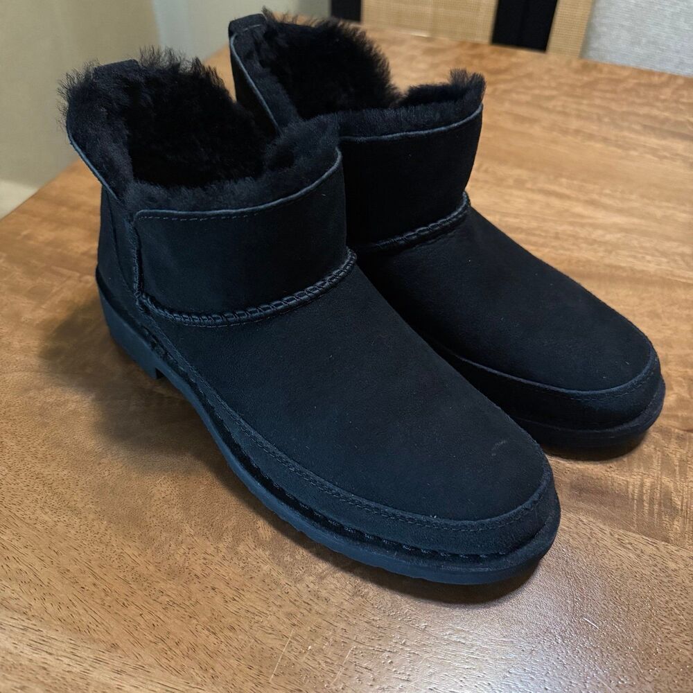 Black UGG Melrose Twinface Booties, Women’s US 9.5 – Barely Used
